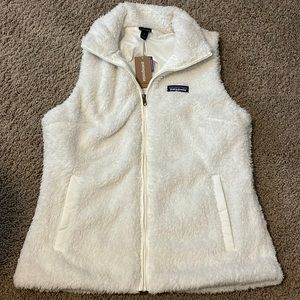 Brand NEW Patagonia white fluffy vest!